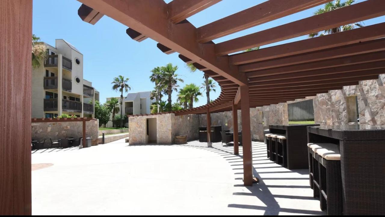 New Stunning Ocean-View Beachfront Resort, Heated Pool! サウス・パドリー・アイランド エクステリア 写真