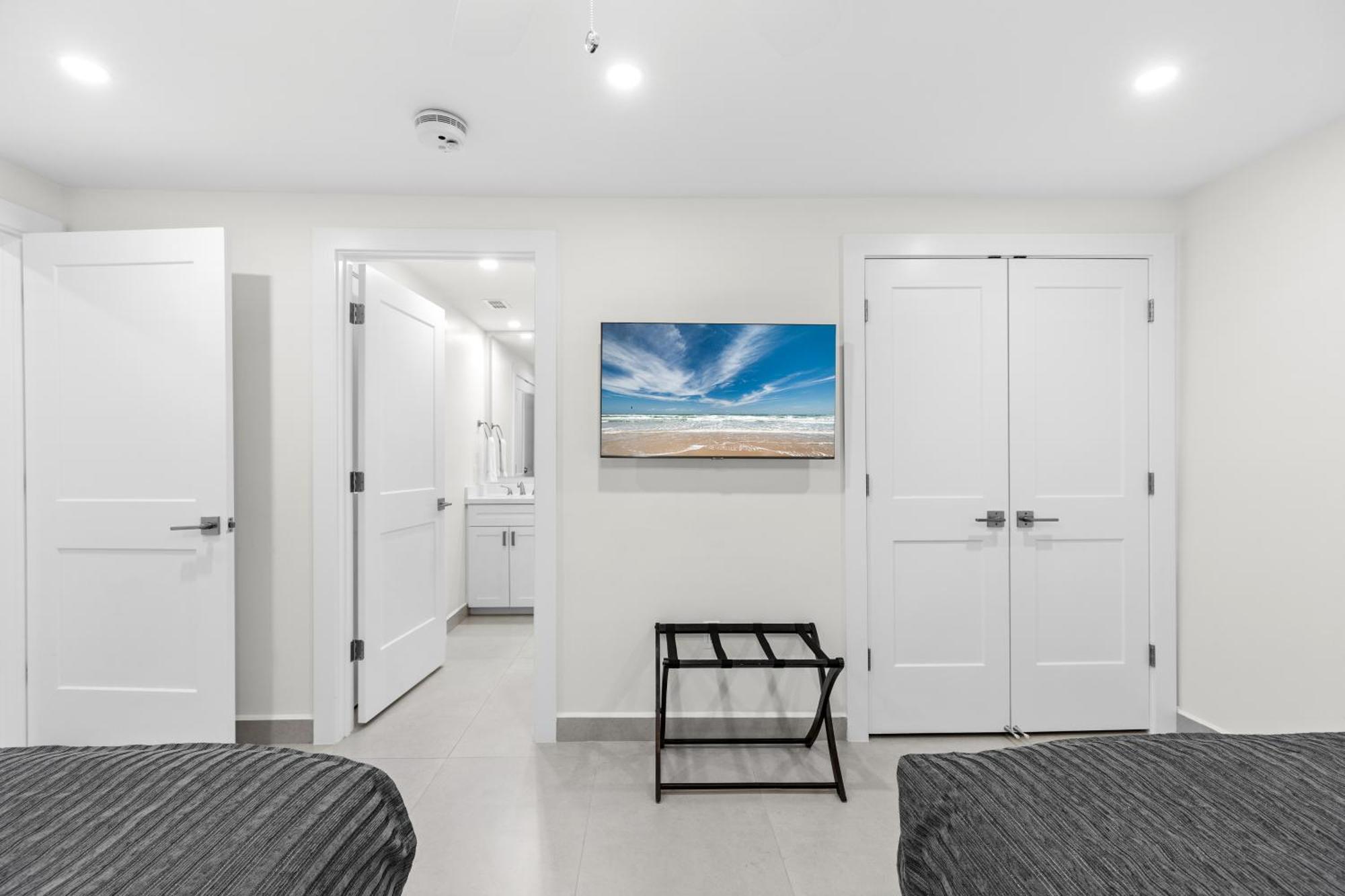 New Stunning Ocean-View Beachfront Resort, Heated Pool! サウス・パドリー・アイランド エクステリア 写真